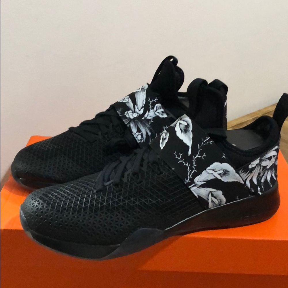 Women’s Nike Air Zoom Strong Amp Gym SZ 7 & 8 - Picture 5 of 8